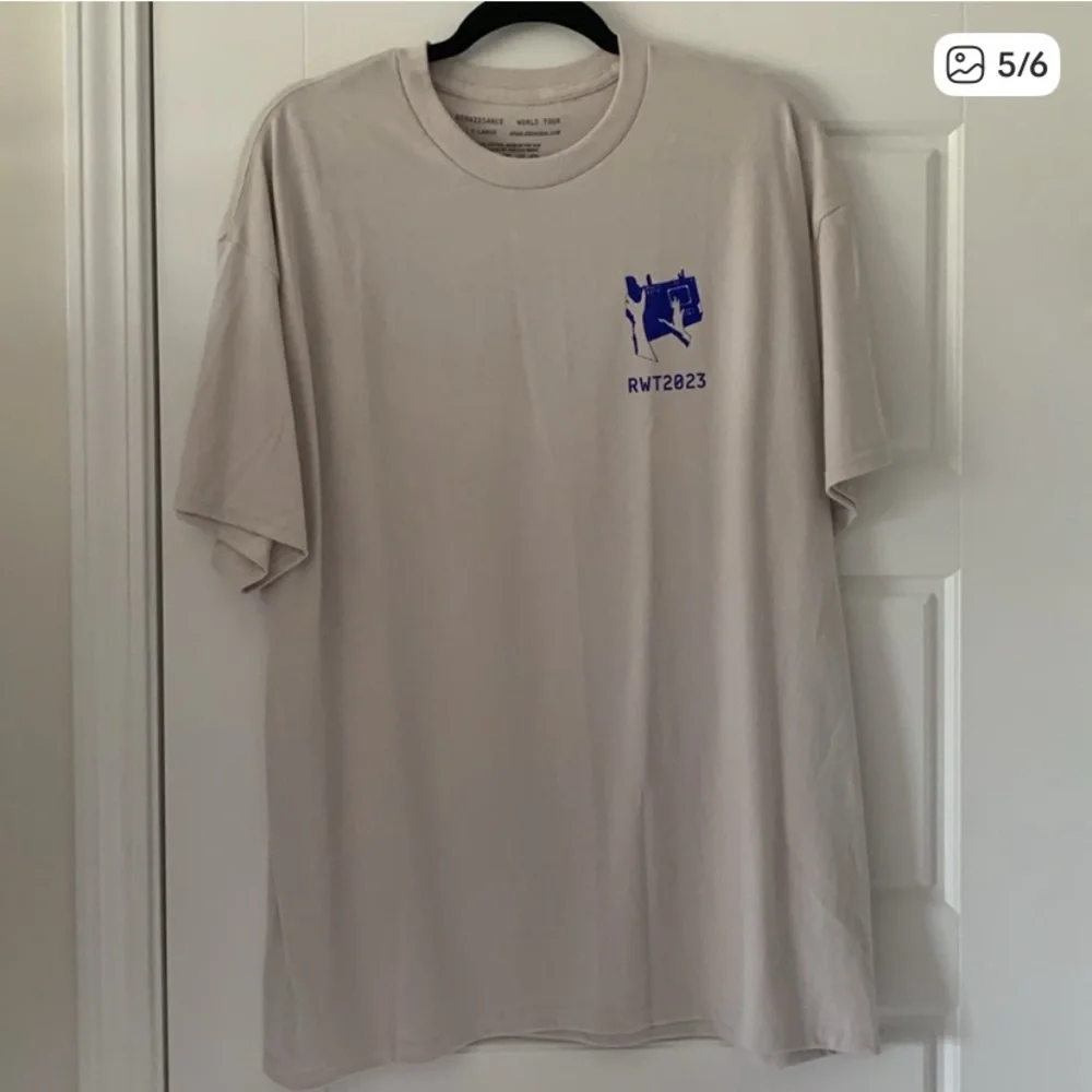 Tour Merch Heated T-shirts 2023 - Picture 5 of 5